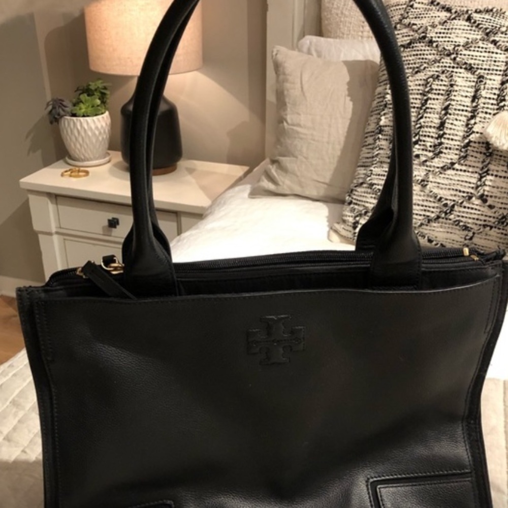 Tory Burch Black Leather Tote barely used like new!Comes from a smoke free home!